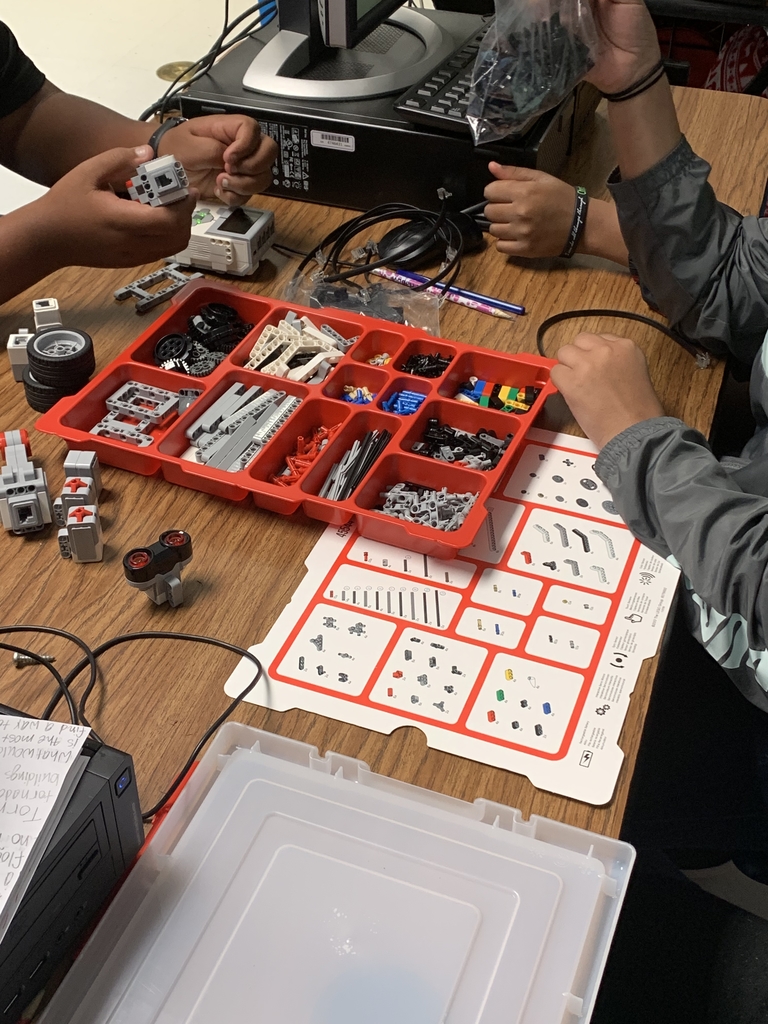 Students Designing, Building, and Programming their Rover 
